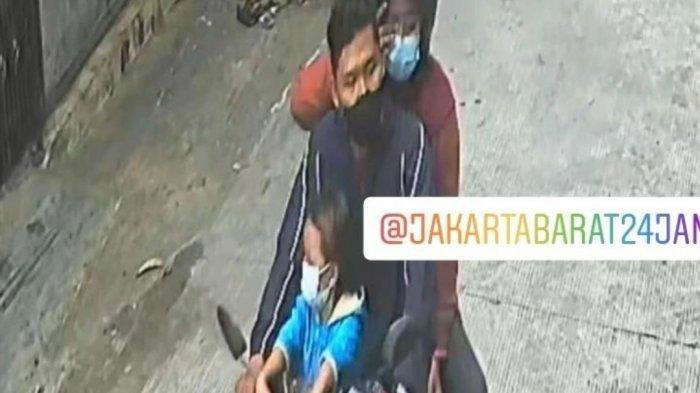 Bukan Ayah yang Baik, Bawa Serta Istri dan Anak Curi Motor di Pinggir Jalan
